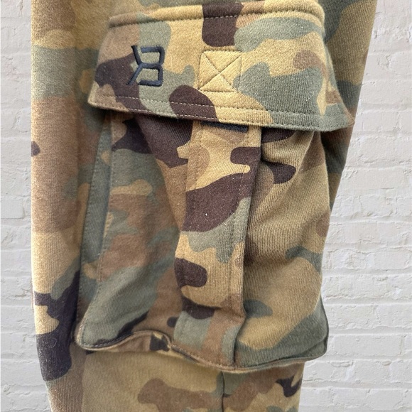 Better Bodies Bronx Cargo Sweat Pant Size L Green Camo - Picture 3 of 5